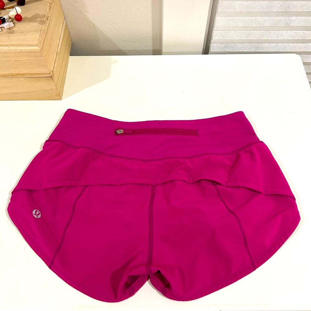 Lululemon low Rise Speed Up Short 2.5”
Ripened Raspberry size 0.